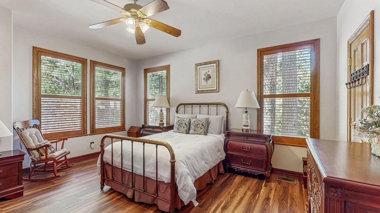 Photo of Bedroom in Twin Peaks