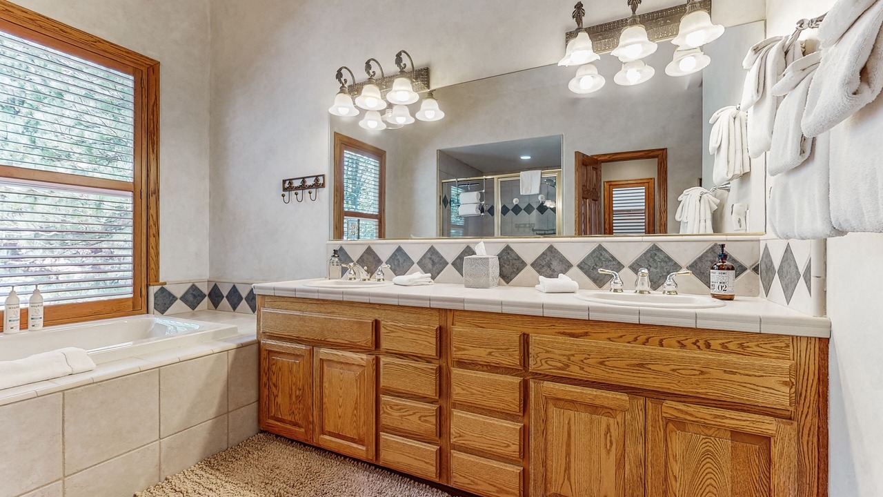 Photo of Bathroom in Twin Peaks
