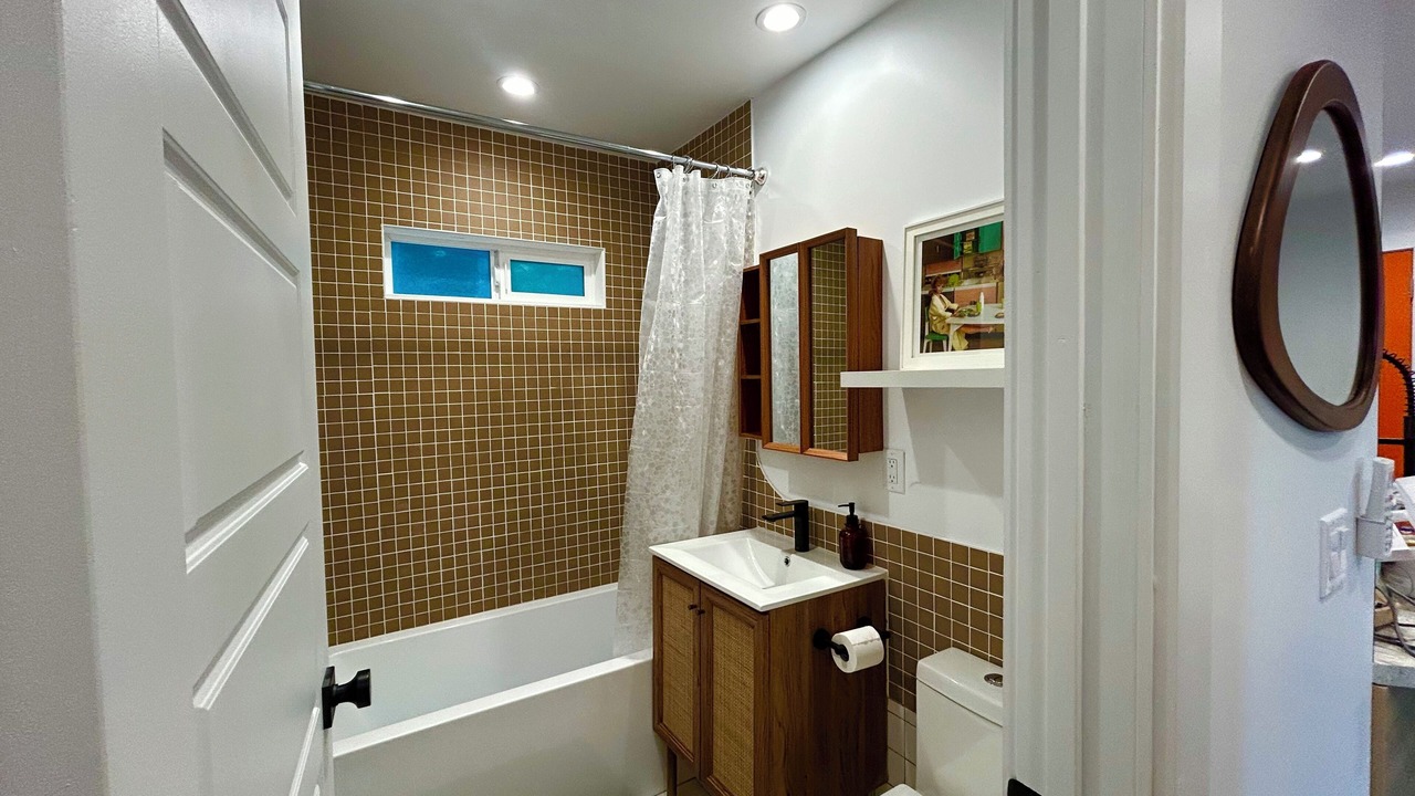 Photo of Bathroom in Los Angeles