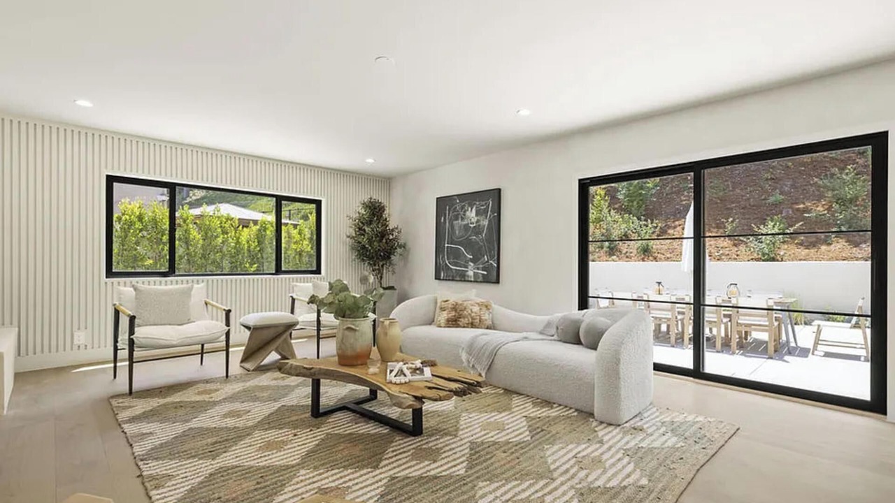 Photo of Livingroom in Studio City