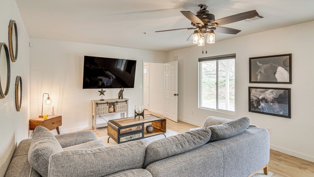 Photo of Livingroom in Agua Dulce