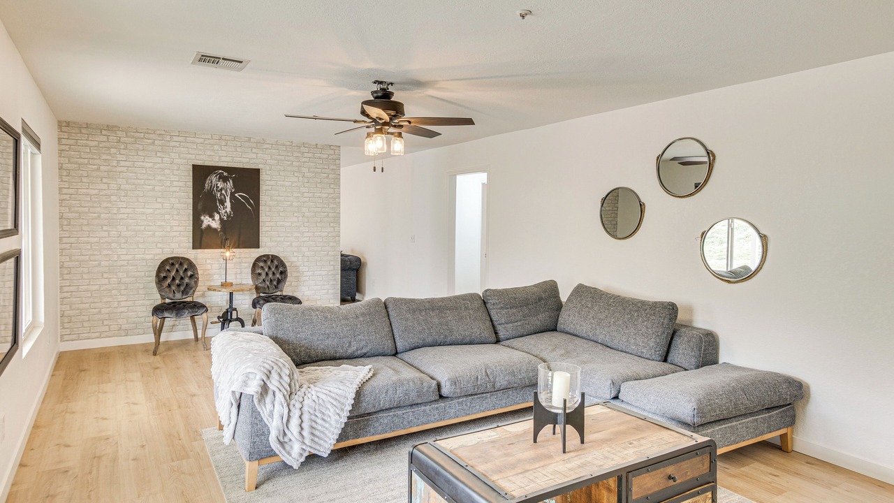 Photo of Livingroom in Agua Dulce