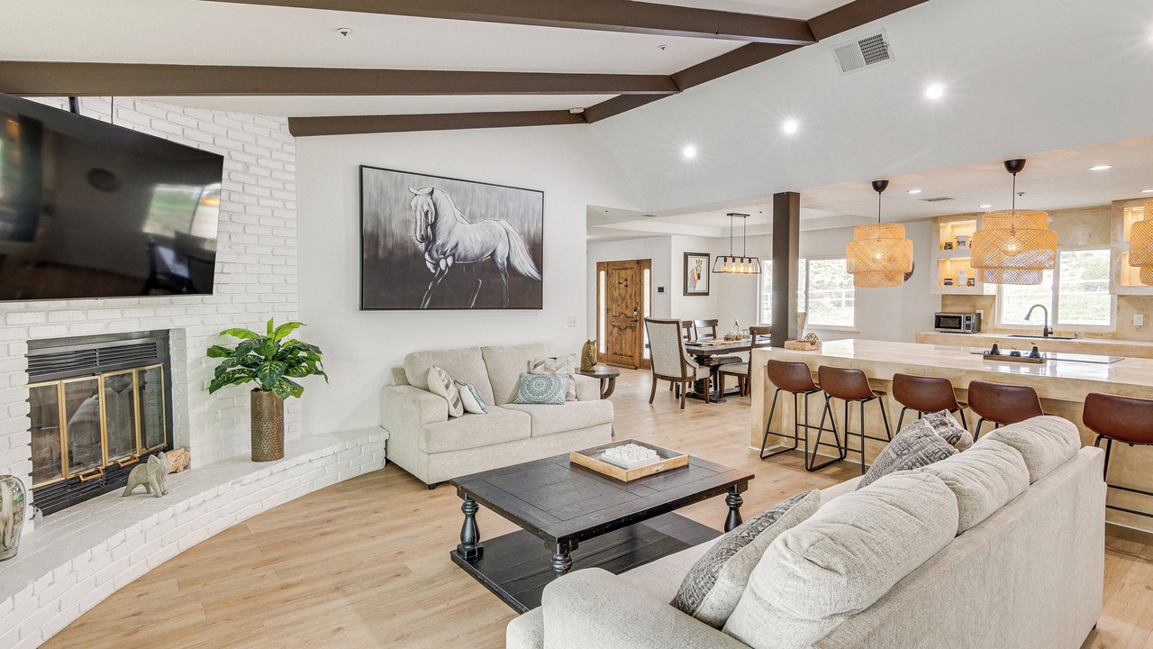 Photo of Livingroom in Agua Dulce