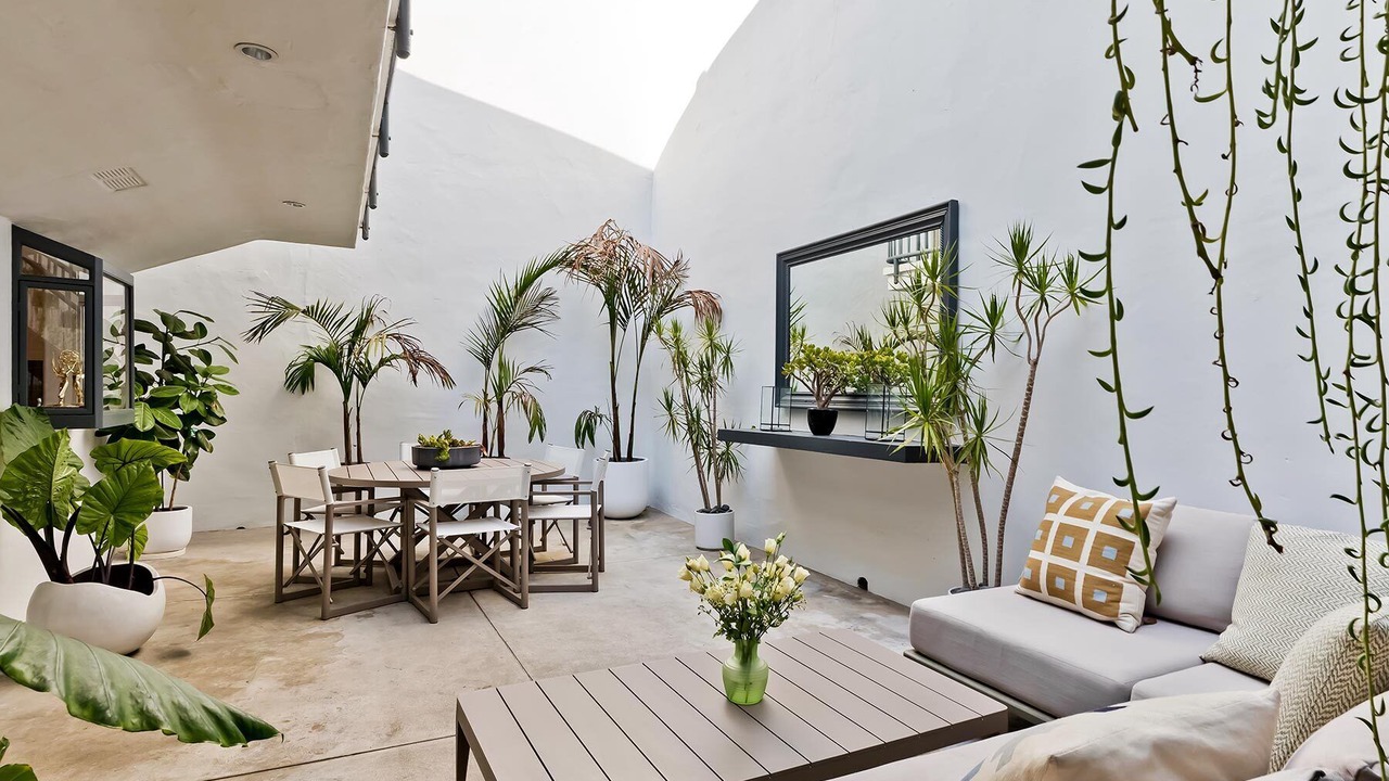 Photo of Outdoor in Hollywood Hills West