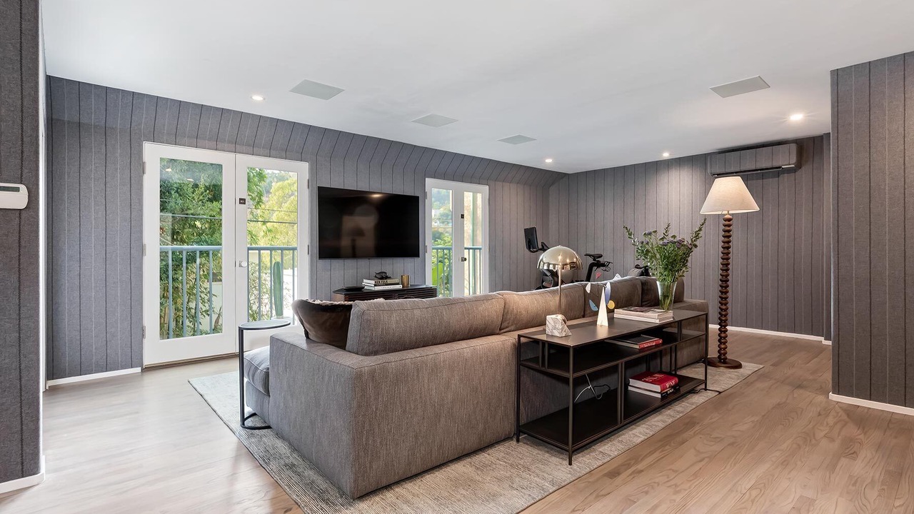 Photo of Patio Balcony in Hollywood Hills West