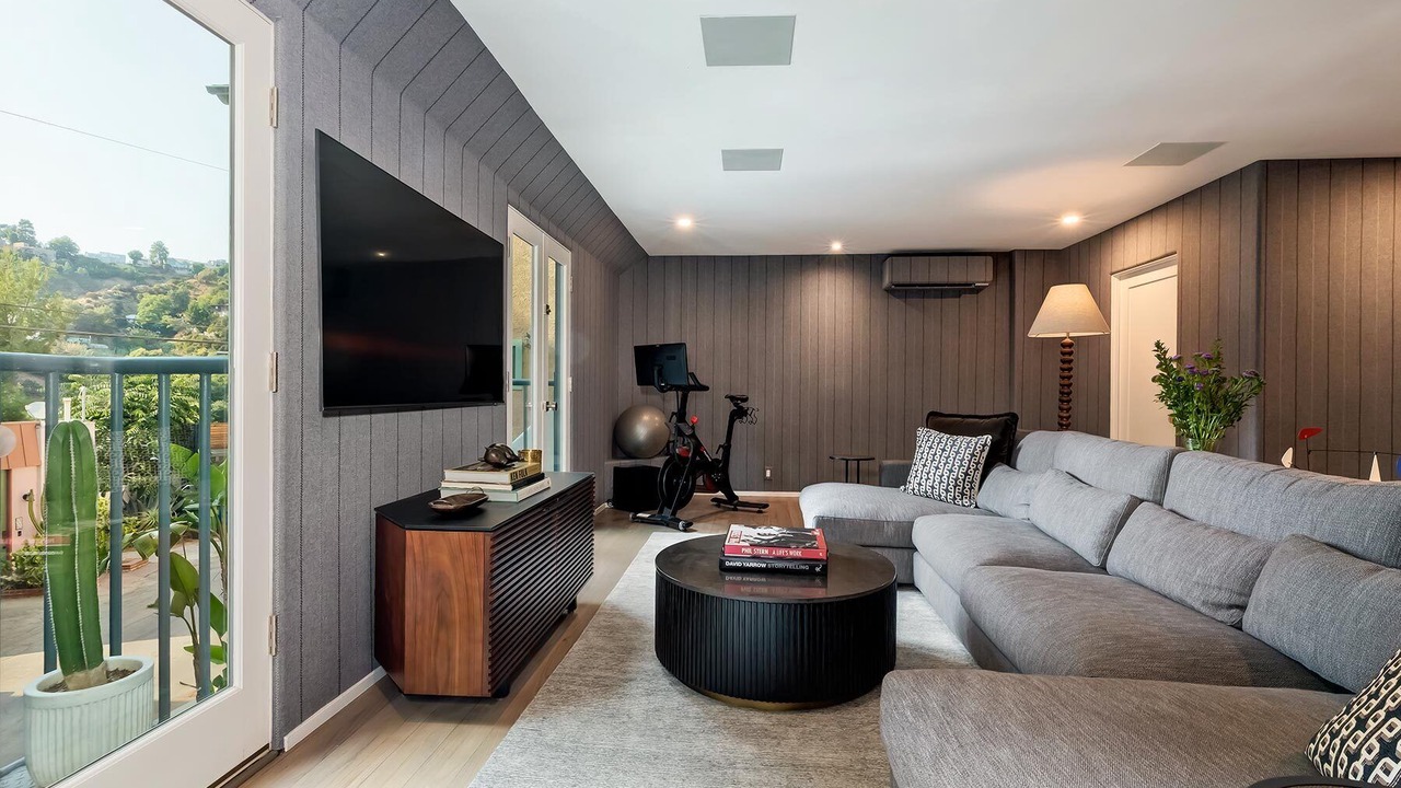 Photo of Patio Balcony in Hollywood Hills West