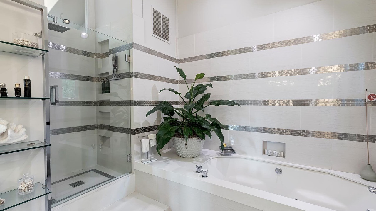 Photo of Bathroom in Hollywood Hills West