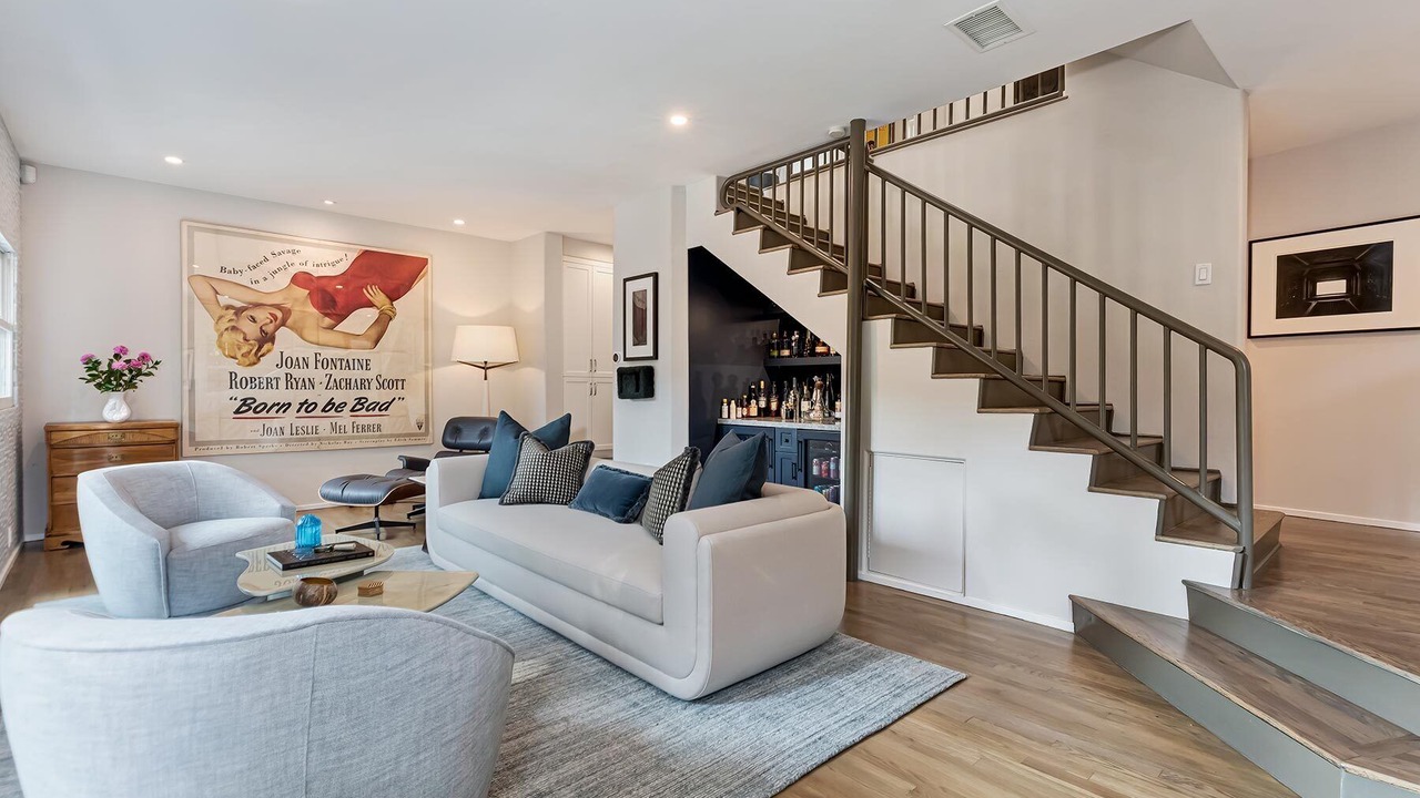 Photo of Livingroom in Hollywood Hills West