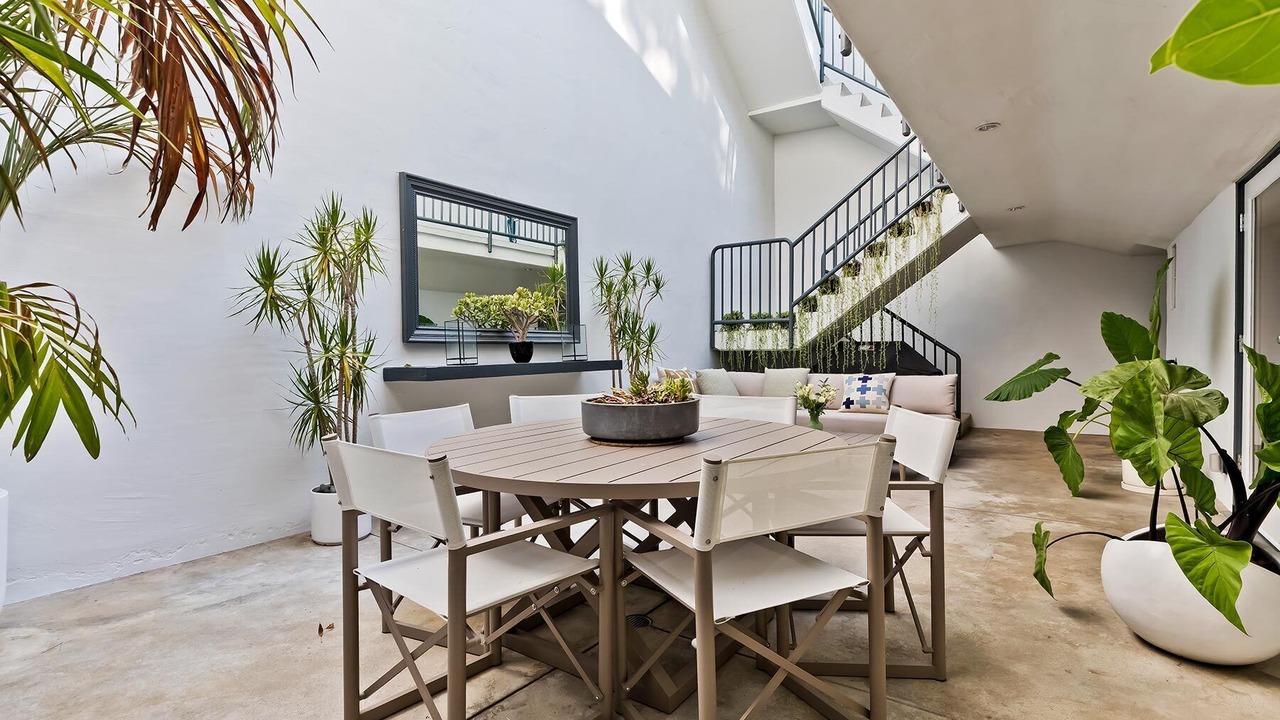 Photo of Outdoor in Hollywood Hills West