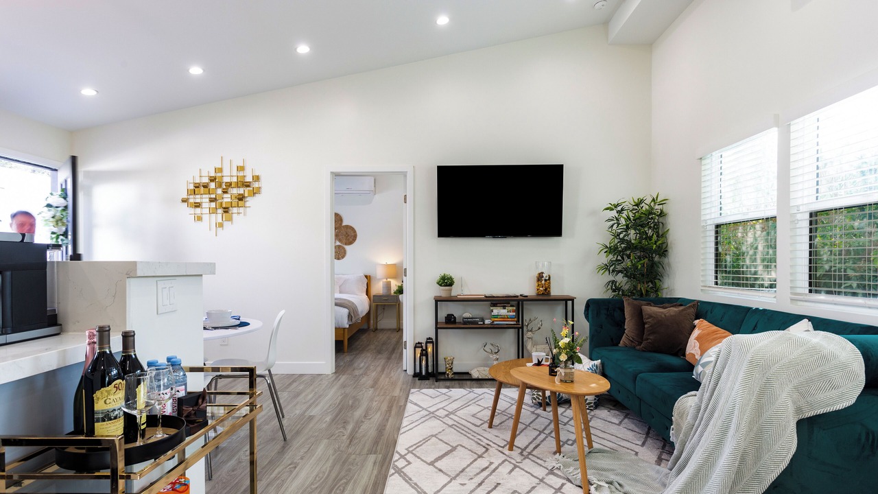 Photo of Livingroom in Mid Central