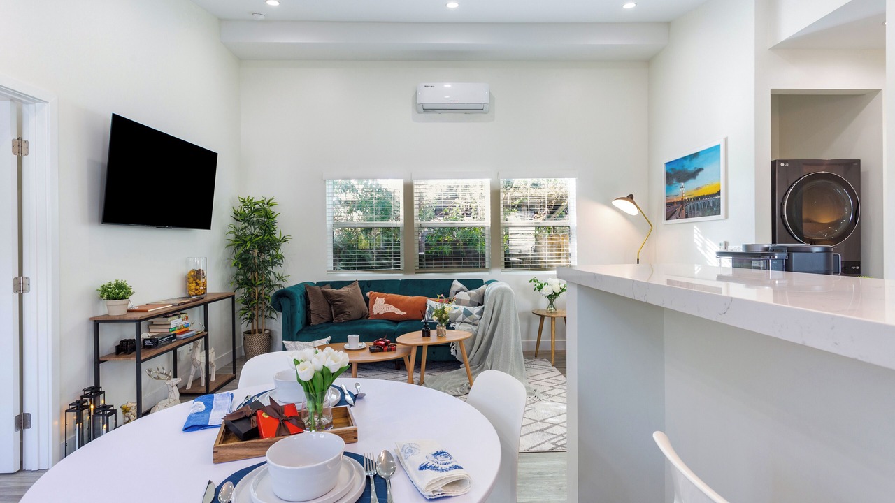 Photo of Livingroom in Mid Central