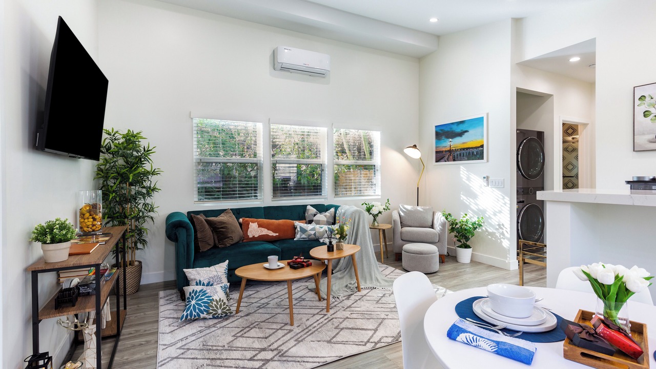 Photo of Livingroom in Mid Central