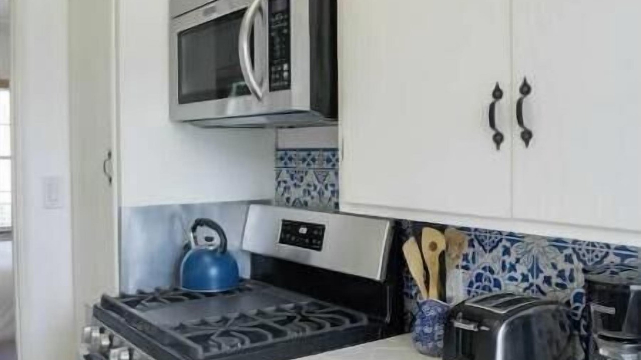 Photo of Kitchen in North of Wilshire