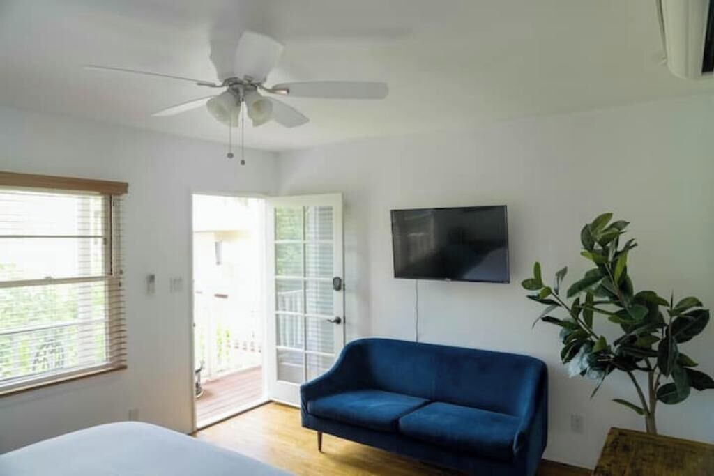 Photo of Livingroom in North of Wilshire