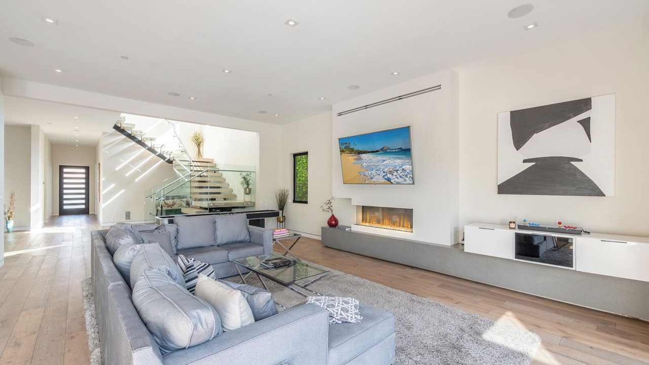 Photo of Livingroom in Greater Wilshire - Hancock Park