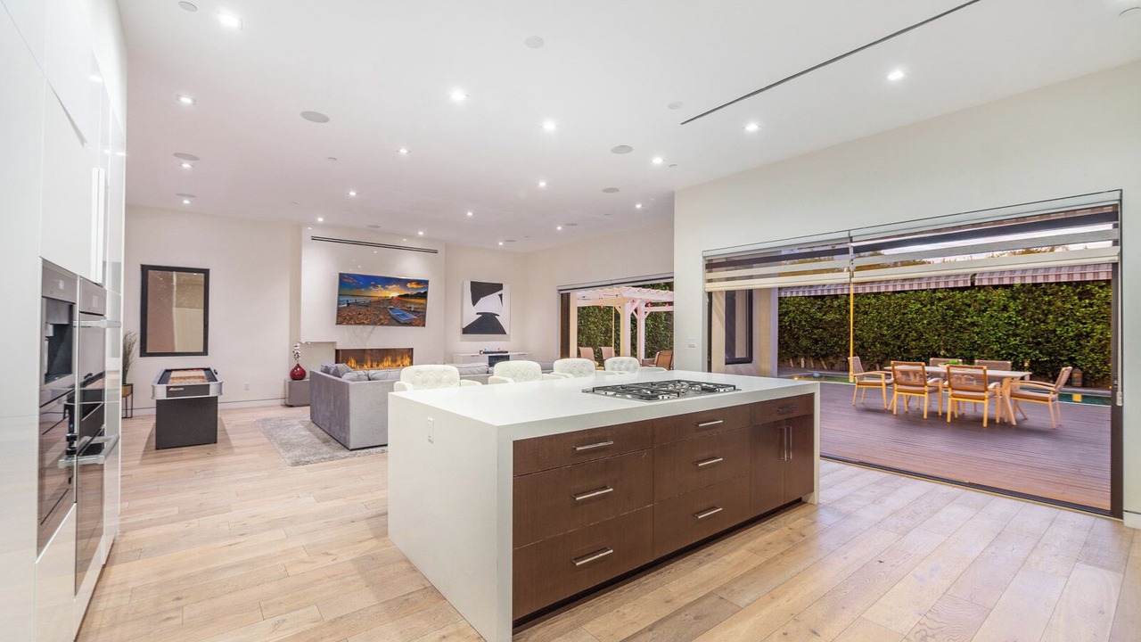 Photo of Bedroom in Greater Wilshire - Hancock Park