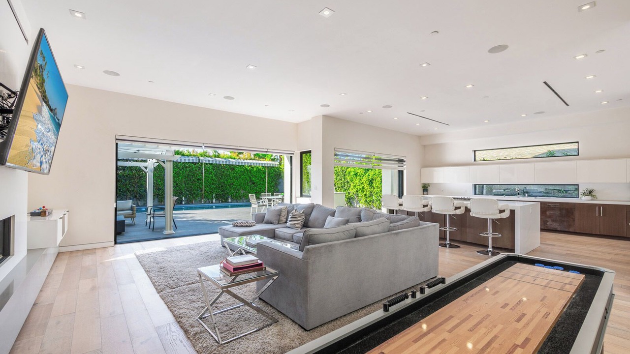 Photo of Bedroom in Greater Wilshire - Hancock Park