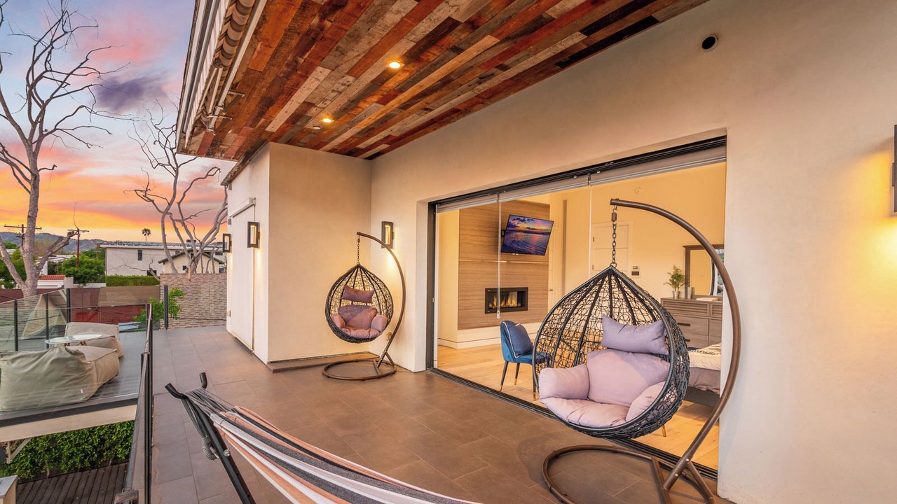 Photo of Patio Balcony in Greater Wilshire - Hancock Park