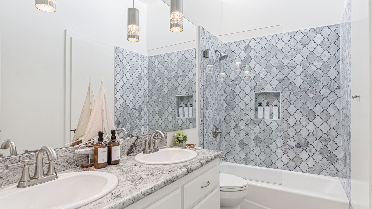 Photo of Bathroom in Eastern Malibu