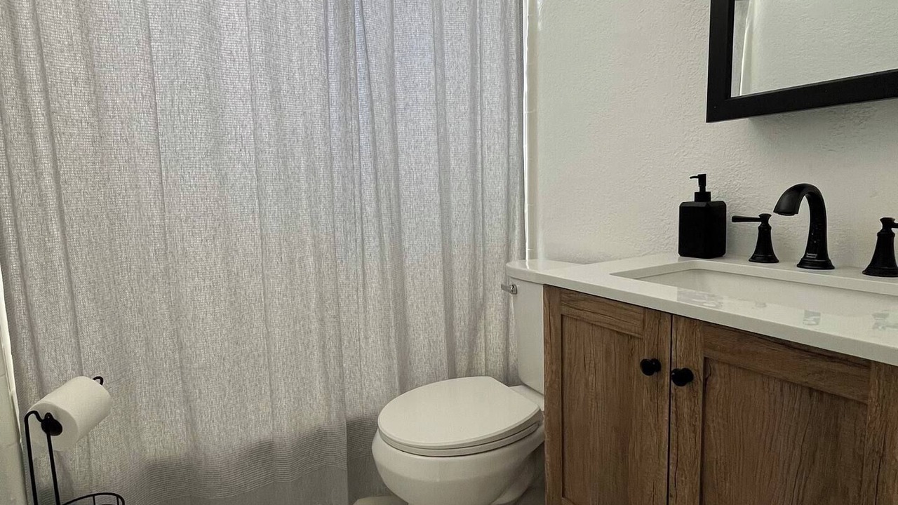 Photo of Bathroom in Del Aire