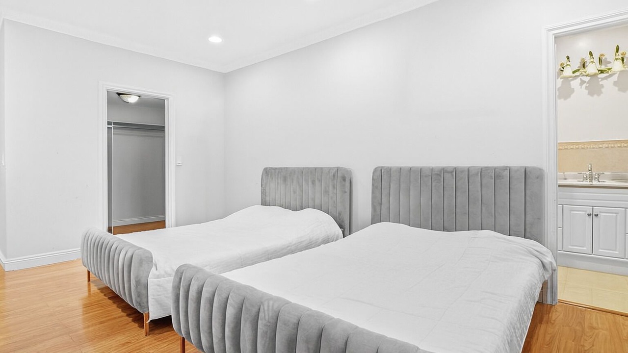 Photo of Bedroom in Valley Glen