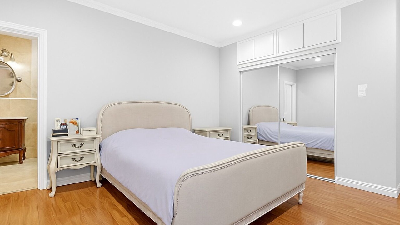 Photo of Bedroom in Valley Glen