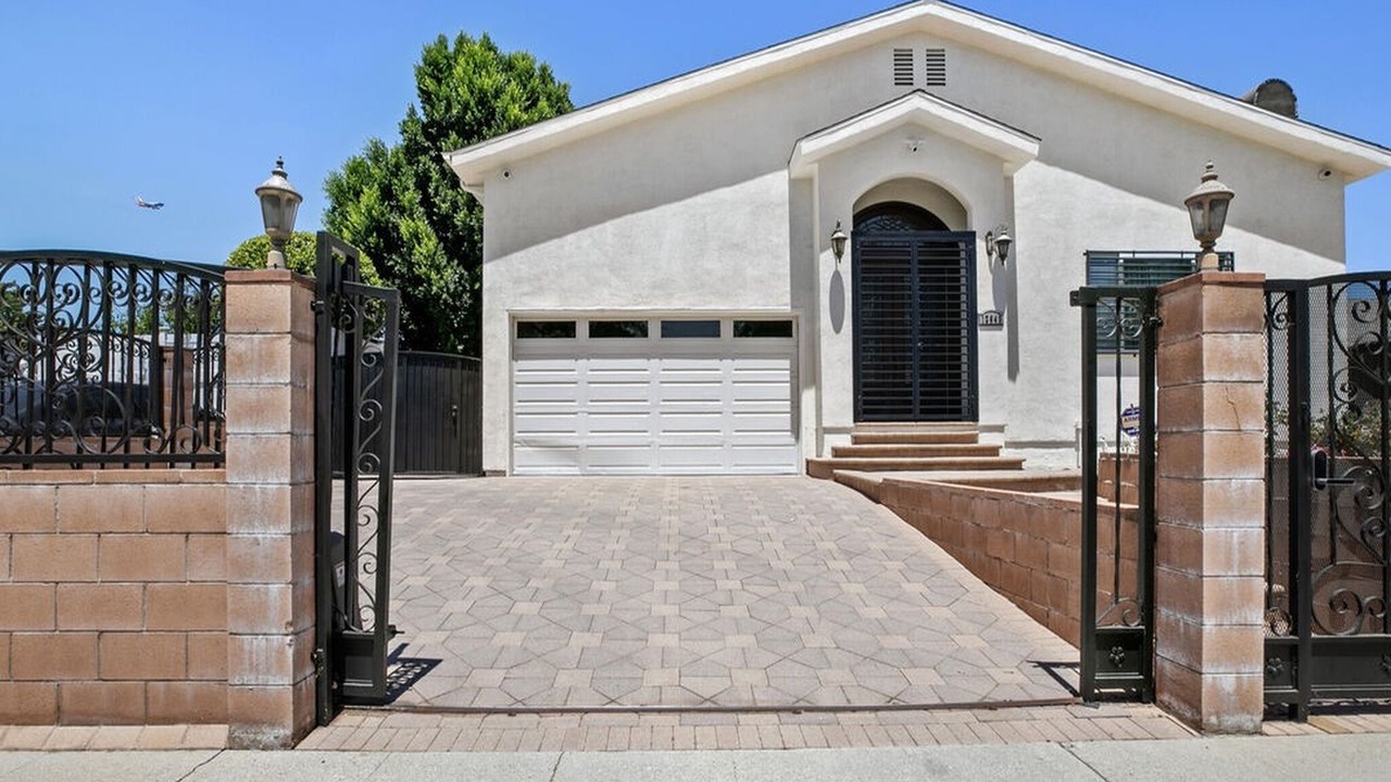 Photo of Outdoor in Valley Glen