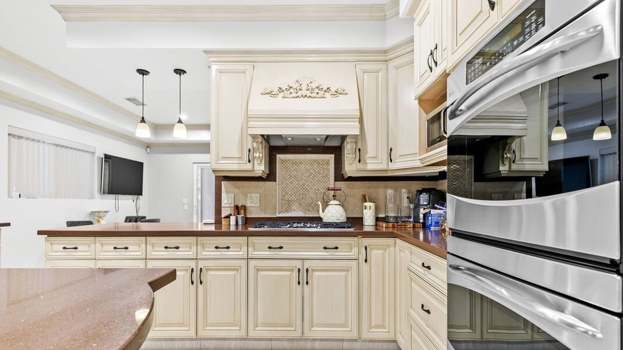 Photo of Kitchen in Valley Glen