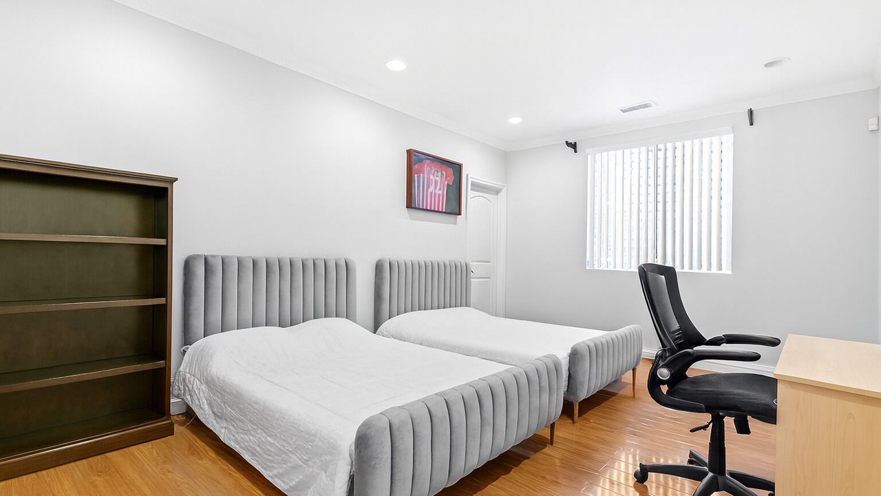 Photo of Bedroom in Valley Glen