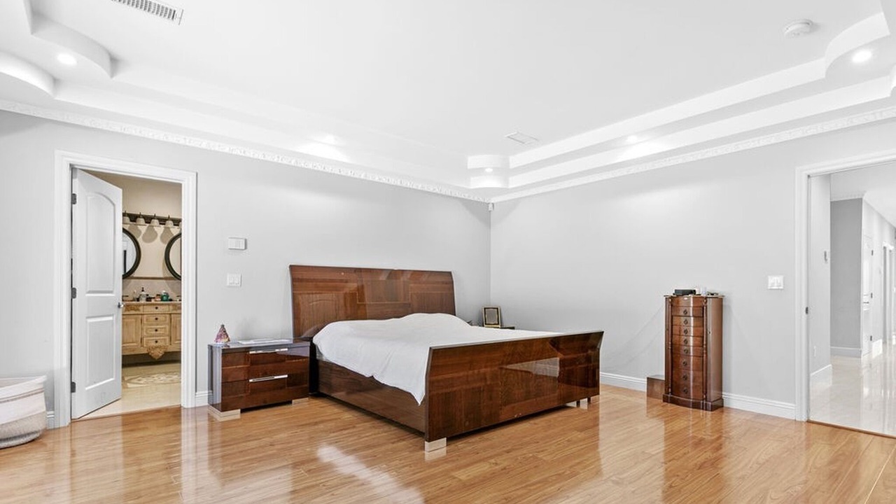 Photo of Bedroom in Valley Glen