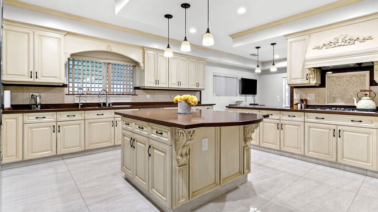 Photo of Kitchen in Valley Glen