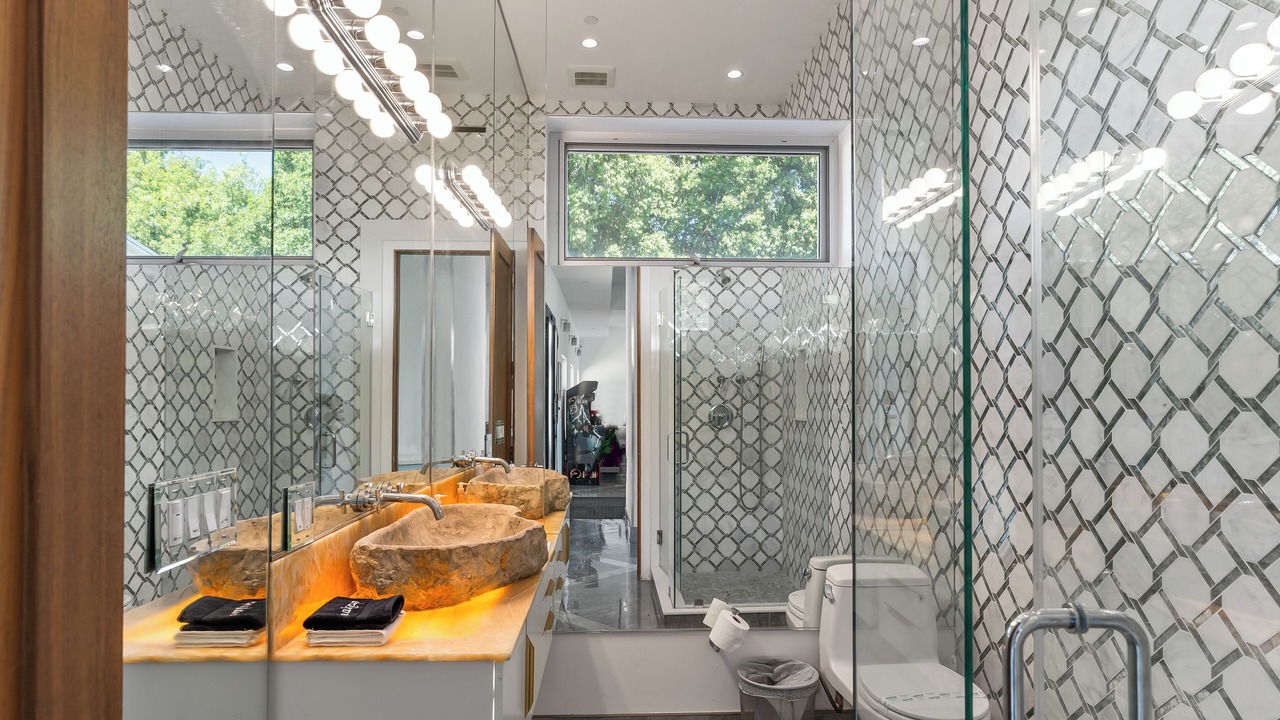 Photo of Bathroom in Woodland Hills