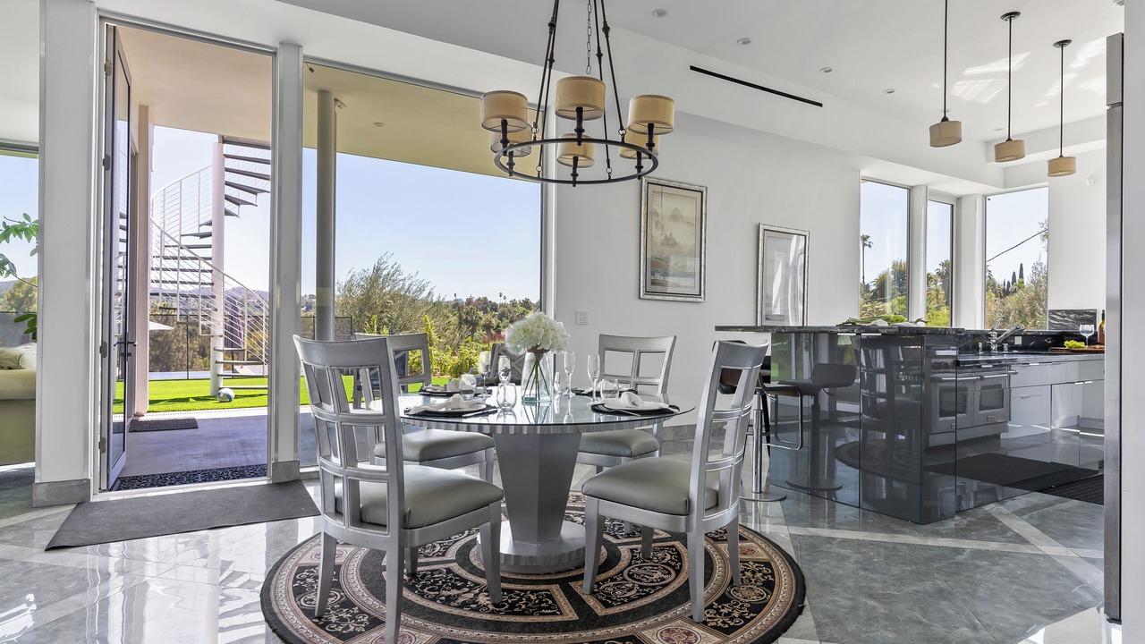 Photo of Outdoor in Woodland Hills