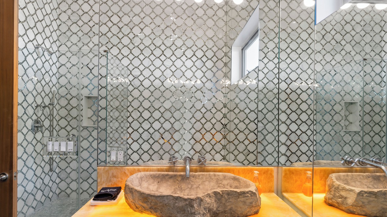 Photo of Bathroom in Woodland Hills