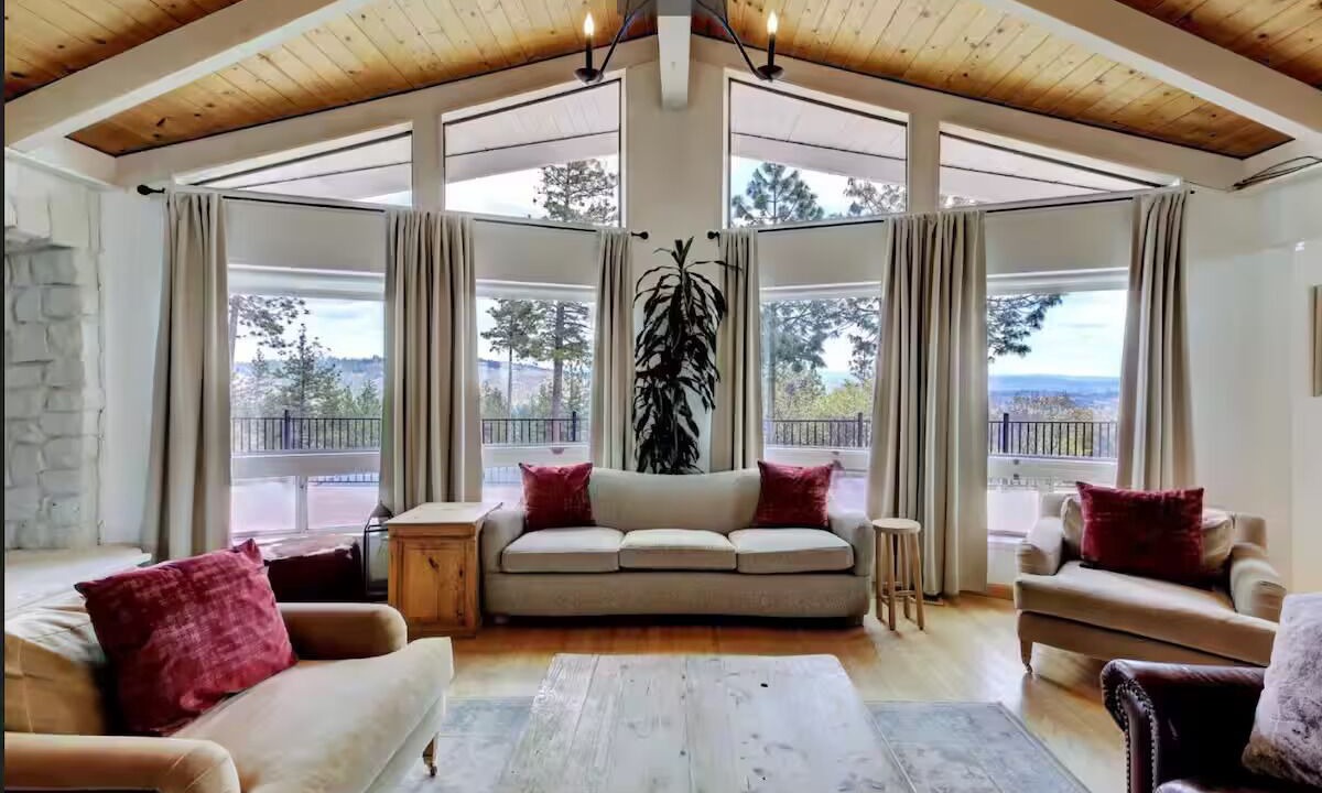 Photo of Livingroom in Cedar Ridge