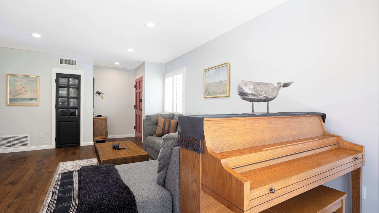 Photo of Livingroom in University City