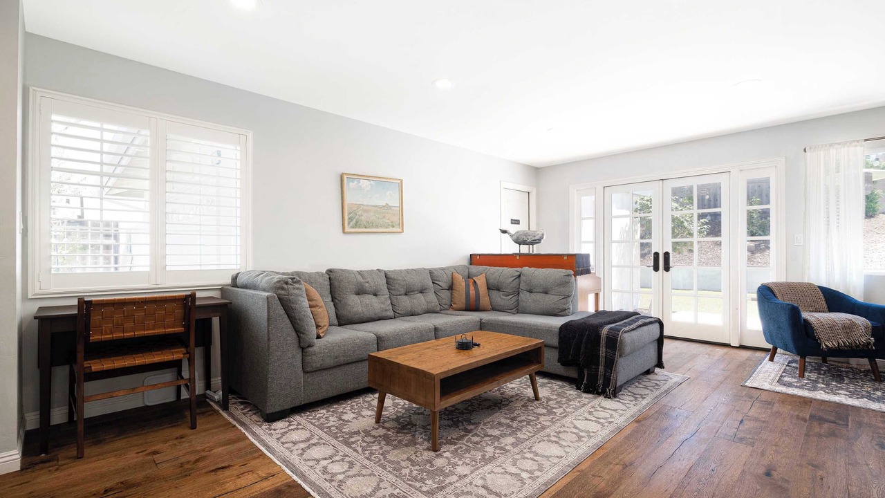 Photo of Livingroom in University City
