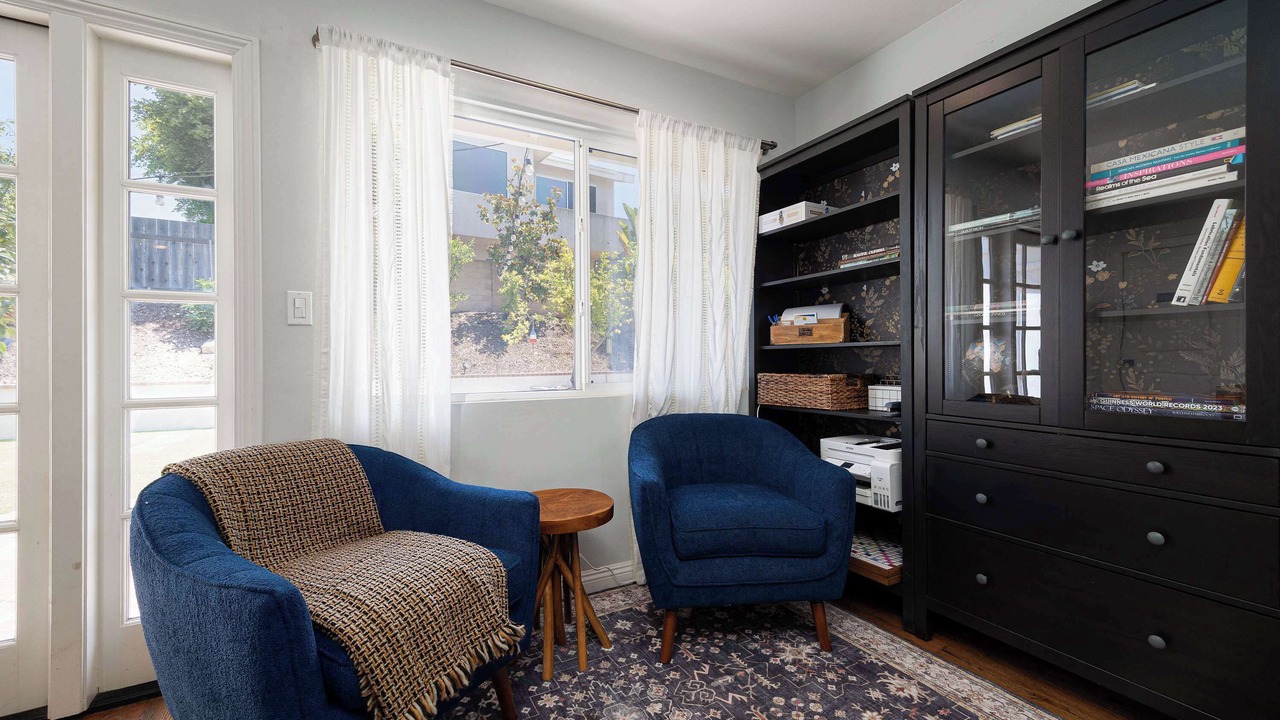 Photo of Livingroom in University City