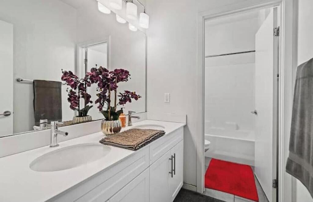 Photo of Bathroom in Harbor
