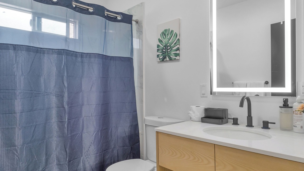 Photo of Bathroom in Cypress Park
