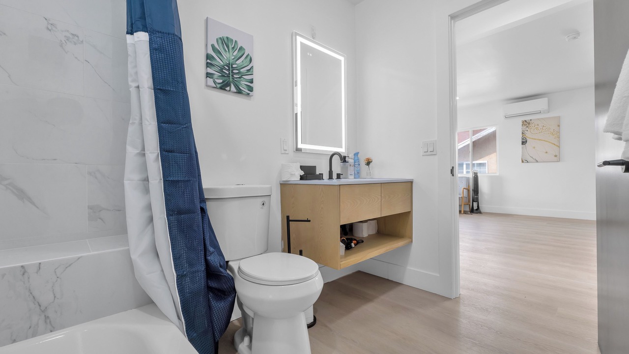 Photo of Bathroom in Cypress Park