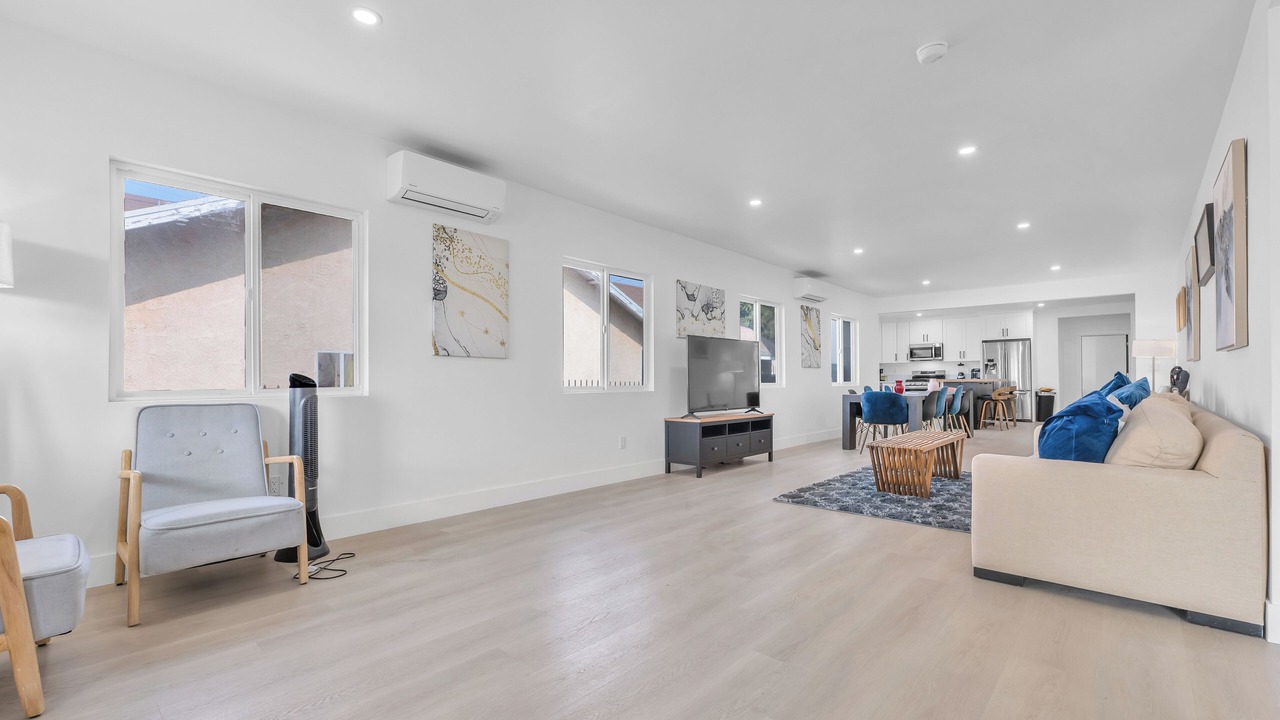 Photo of Livingroom in Cypress Park