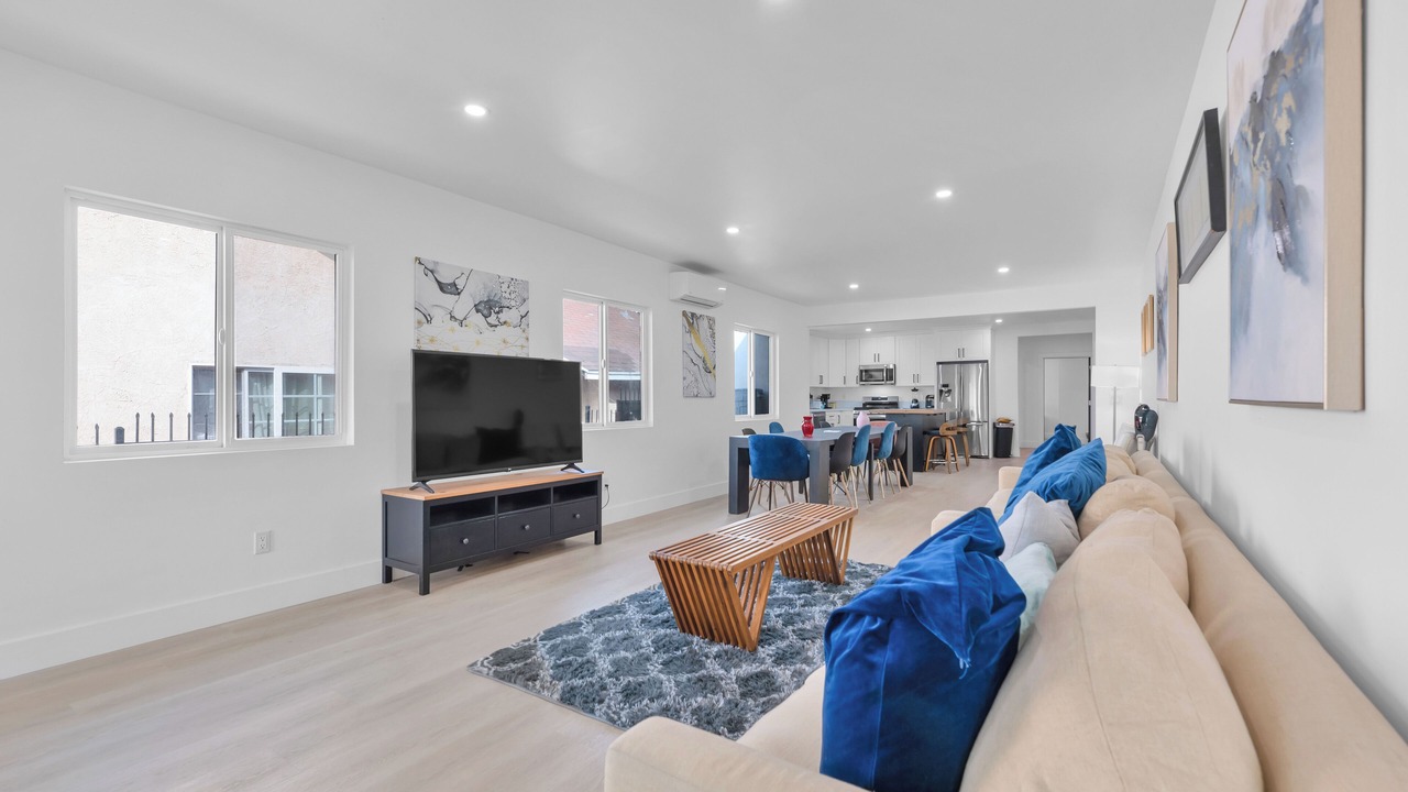 Photo of Livingroom in Cypress Park