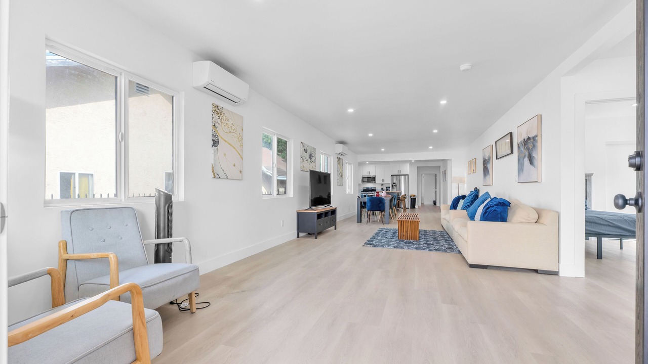 Photo of Livingroom in Cypress Park