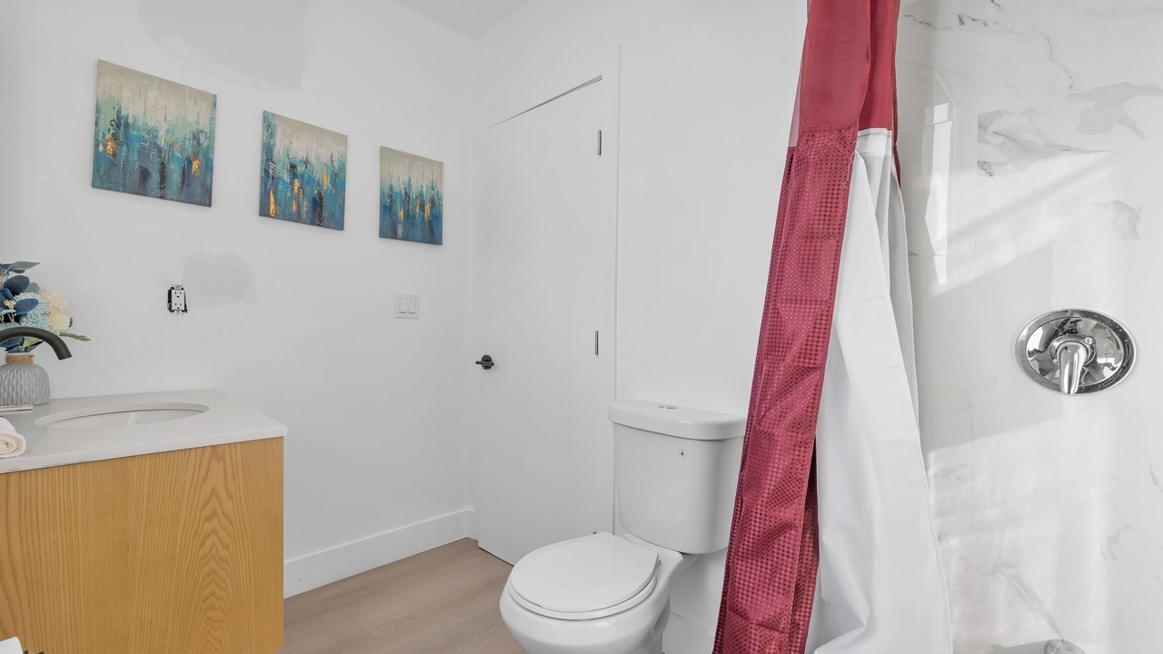 Photo of Bathroom in Cypress Park