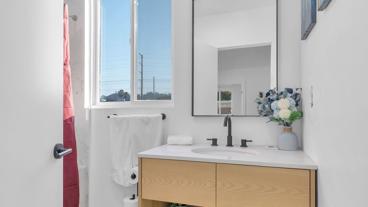 Photo of Bathroom in Cypress Park