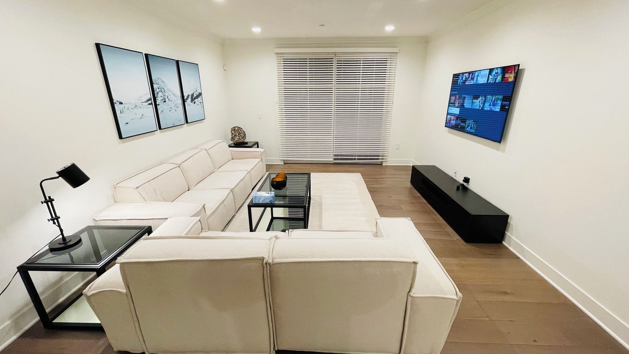Photo of Livingroom in Beverly Grove