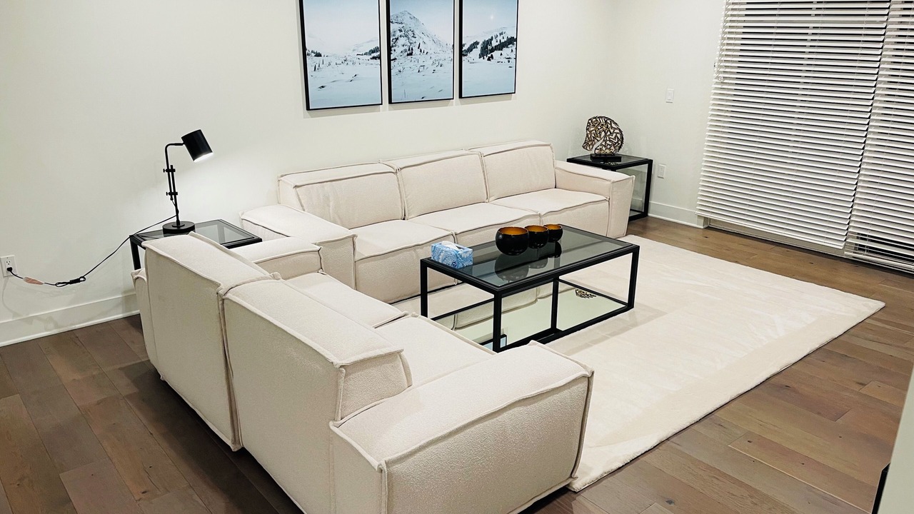 Photo of Livingroom in Beverly Grove