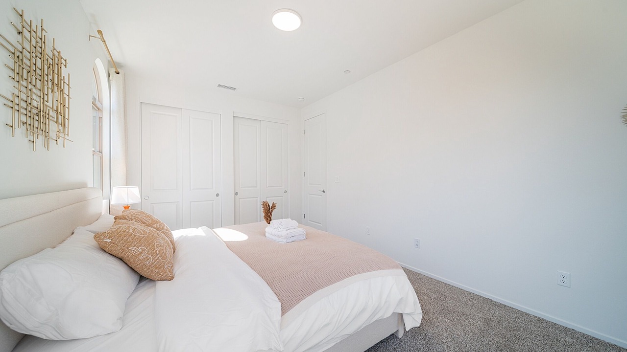 Photo of Bedroom in Walnut