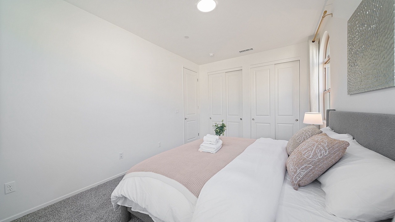 Photo of Bedroom in Walnut